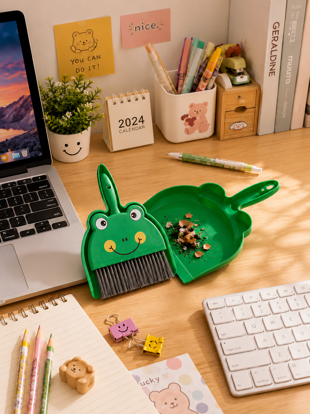 Cartoon Mini Broom & Dustpan Set for Desk – Cute Handheld Desktop Cleaning Brush for Desk, Keyboard & Kitchen | Green Frog